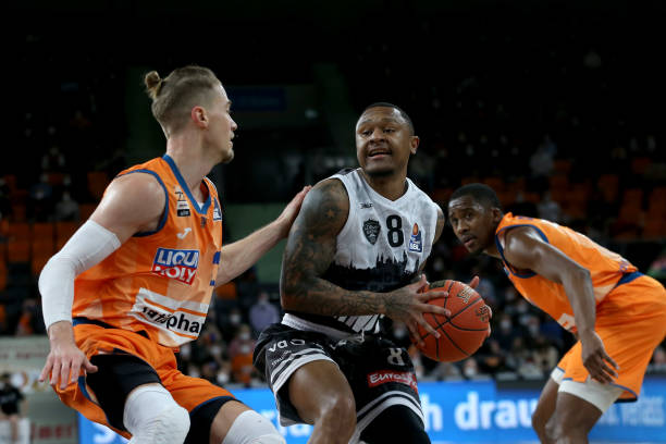 国队在进攻 国队在进攻