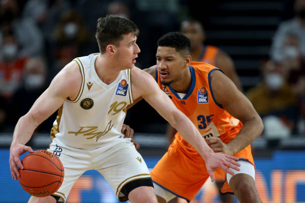 的配合默契 的配合默契